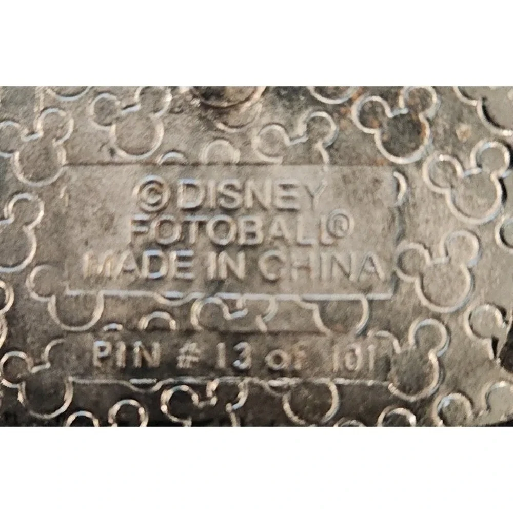 Vintage Disney Pin Three Little Pigs Retired Walt Disney World on Card 00001‎